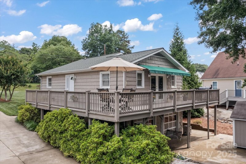 Property image 2 of 147 Bluewing Lane in Lakeside Park, Mooresville, NC 28117