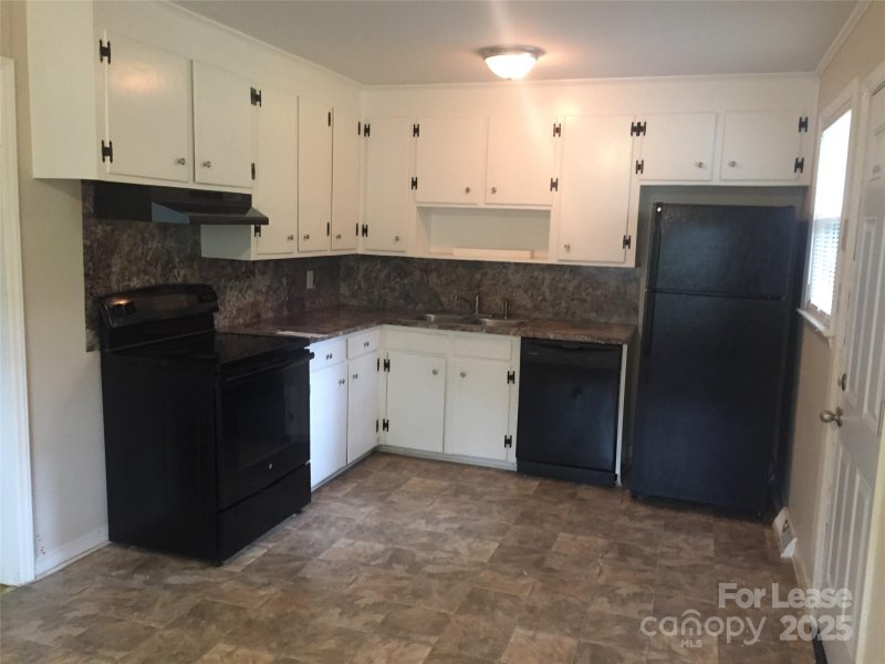 Property image 5 at 5433 Dolphin Lane, Charlotte, NC 28215