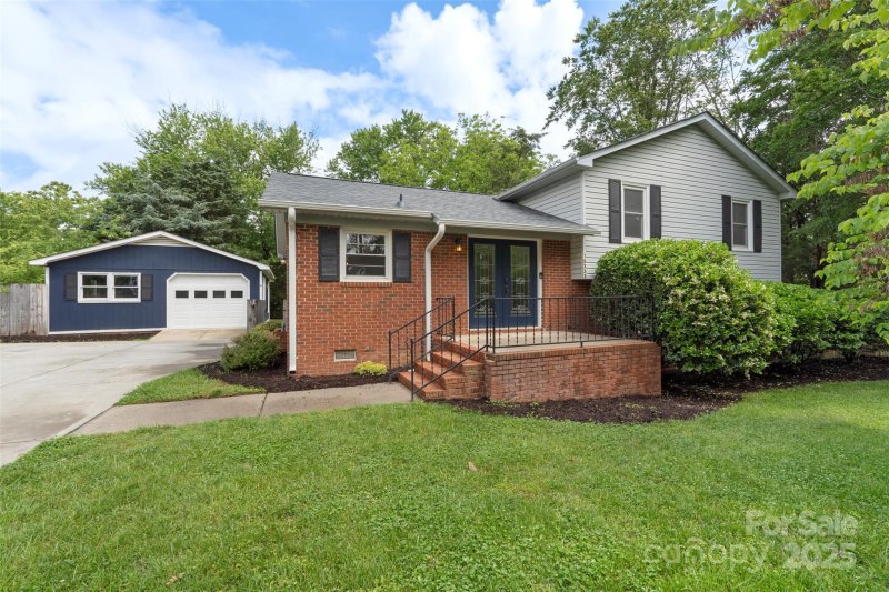 Property image 3 at 15333 Catawba Circle, Matthews, NC 28104