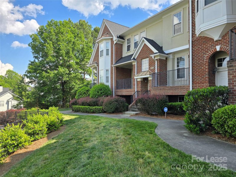 14243 Richmond Park Avenue