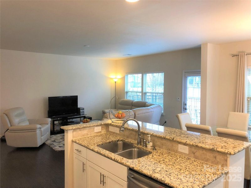 Property image 2 at 1913 Fleetwood Drive, Charlotte, NC 28208