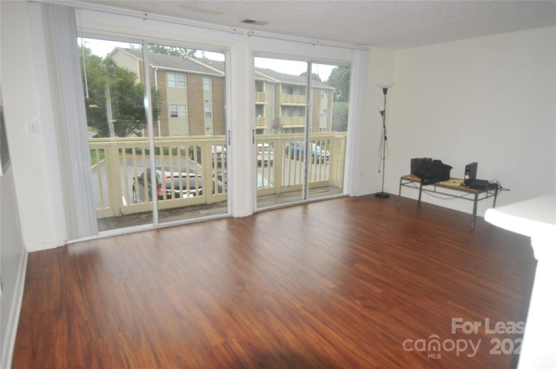 Property image 2 of 1600 H Arlyn Circle in Colville II, Charlotte, NC 28213