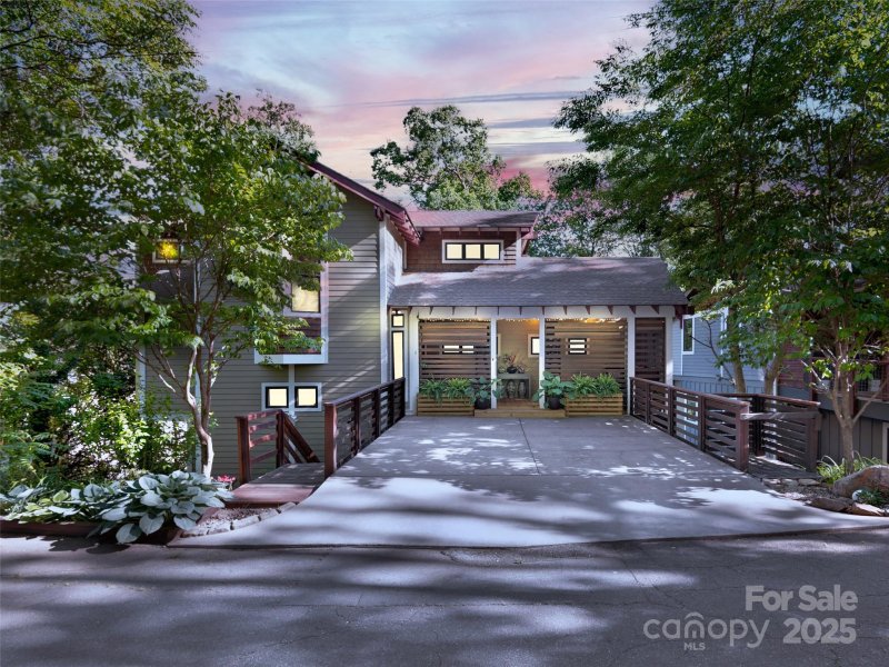 Property image 2 of 11 Kenilworth Road in Kenilworth, Asheville, NC 28803