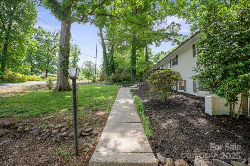 Property image 3 at 218 Kingsway Circle, Charlotte, NC 28214