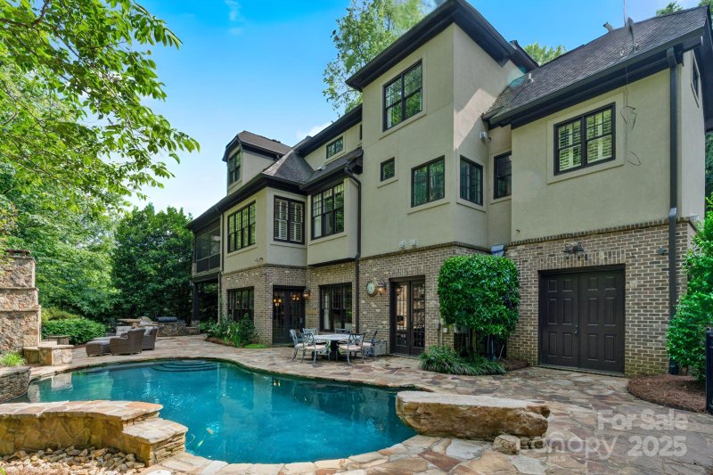 Highgrove, Charlotte Community