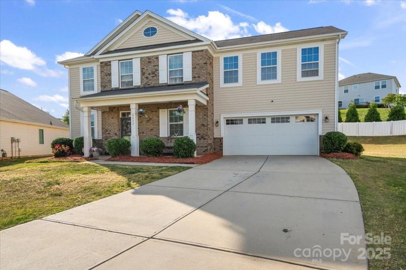 Property image 2 of 9533 Silverdale Lane in Meridale, Charlotte, NC 28269