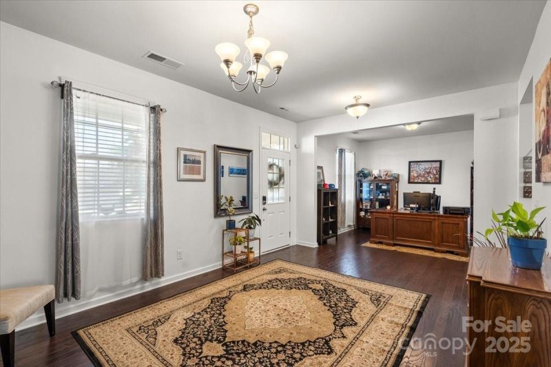 Property image 4 of 9533 Silverdale Lane in Meridale, Charlotte, NC 28269