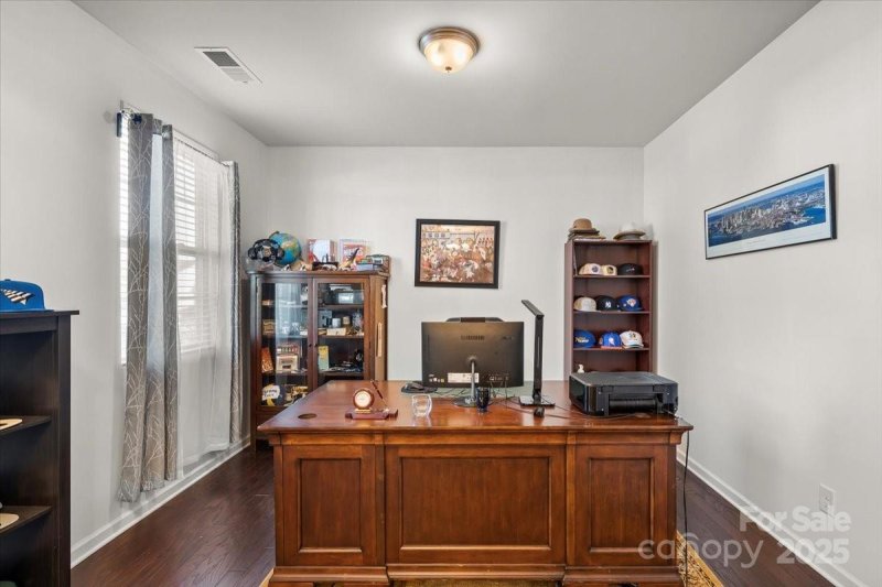 Property image 5 of 9533 Silverdale Lane in Meridale, Charlotte, NC 28269