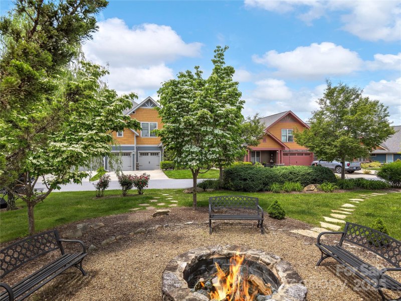 Property image 2 at 5 Holland Mountain View, Asheville, NC 28804