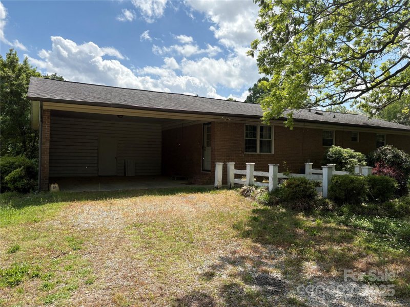 Property image 3 at 947 Ravendale Drive, Charlotte, NC 28216