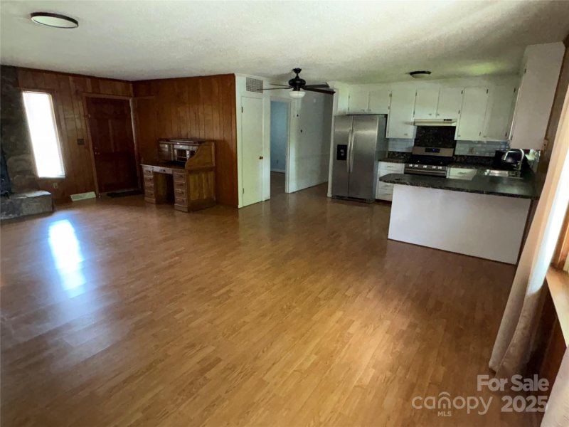 Property image 4 at 947 Ravendale Drive, Charlotte, NC 28216
