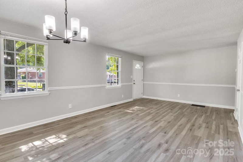 Property image 3 of 3637 Glenville Avenue in Shamrock Hills, Charlotte, NC 28215