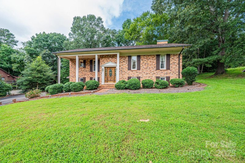 Property image 3 at 5495 Valley Run Street, Hickory, NC 28601