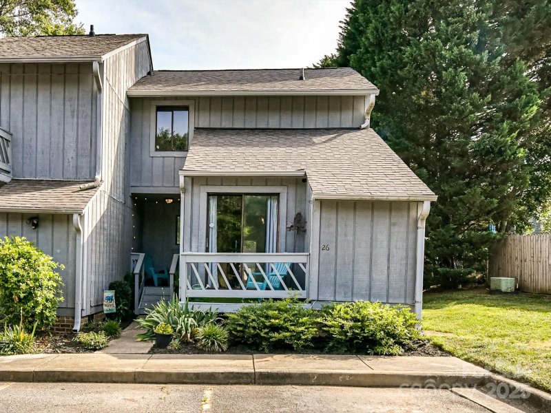 Property image 2 at 100 Willow Run Drive, Gastonia, NC 28056