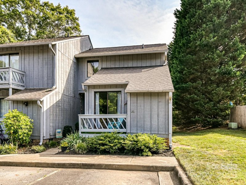 Property image 3 at 100 Willow Run Drive, Gastonia, NC 28056