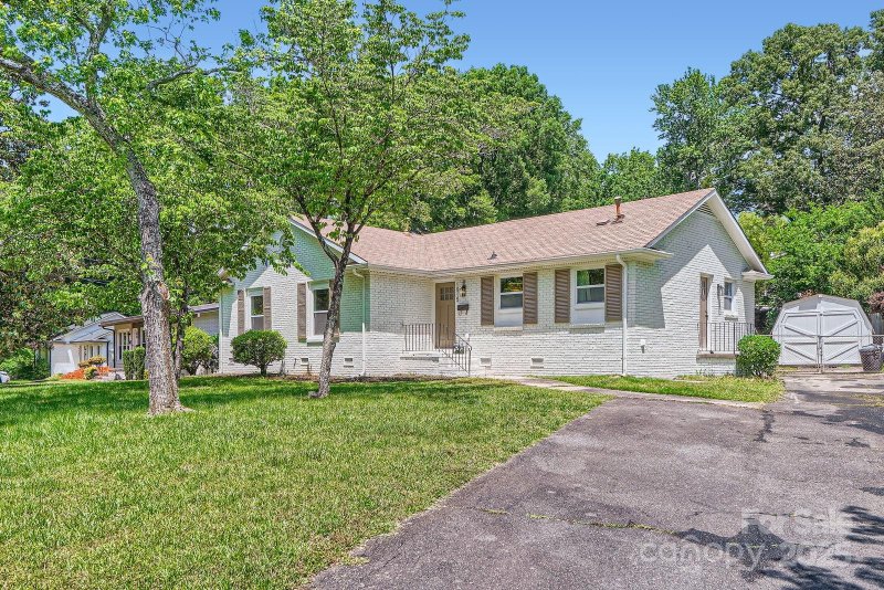 Property image 2 at 1515 Edgewater Drive, Charlotte, NC 28210