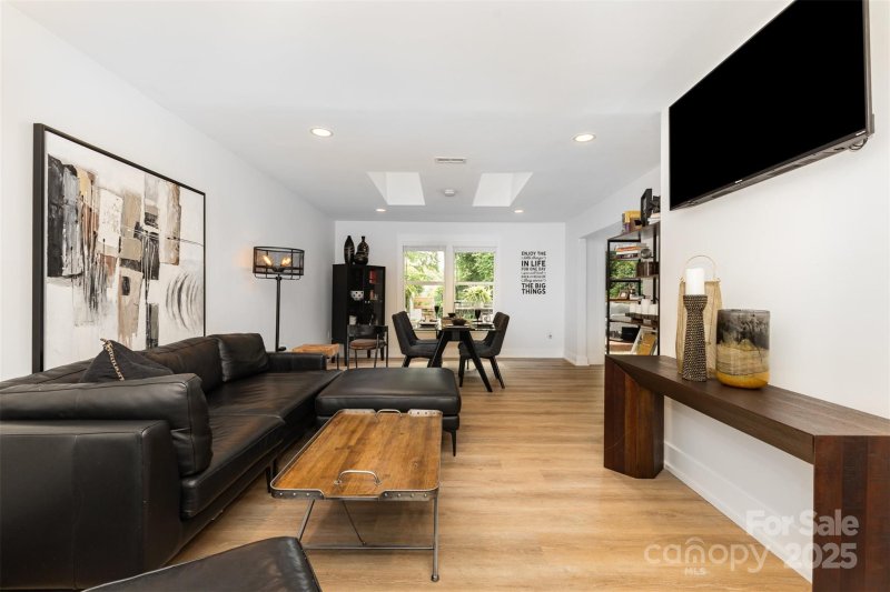 Property image 4 of 6824 Cortez Trail in Hickory Ridge, Charlotte, NC 28227