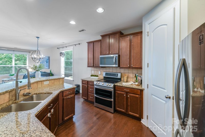 Property image 5 of 14512 Brotherly Lane in Enclave, Charlotte, NC 28278
