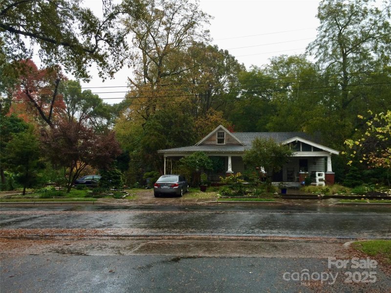 Property image 2 of 4311 Commonwealth Avenue in Oakhurst, Charlotte, NC 28205
