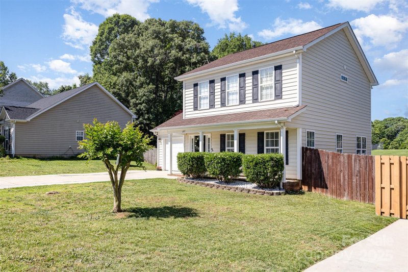 Property image 4 of 197 Devon Forest Drive in Tall Oaks, Mooresville, NC 28115