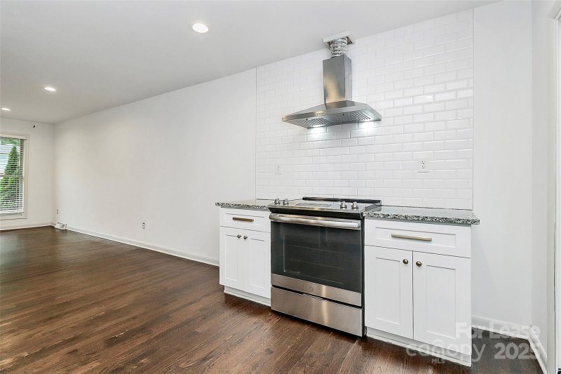 Property image 3 at 3100 Erskine Drive, Charlotte, NC 28205