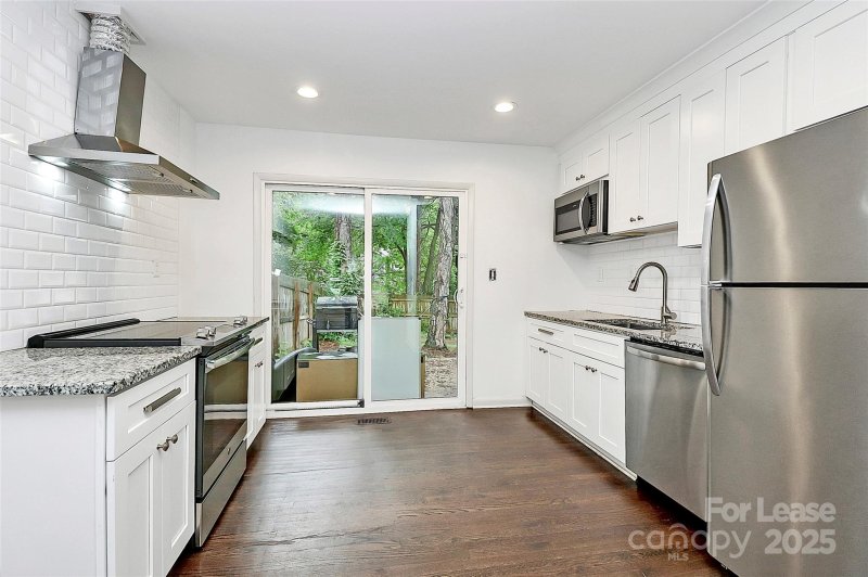 Property image 4 at 3100 Erskine Drive, Charlotte, NC 28205