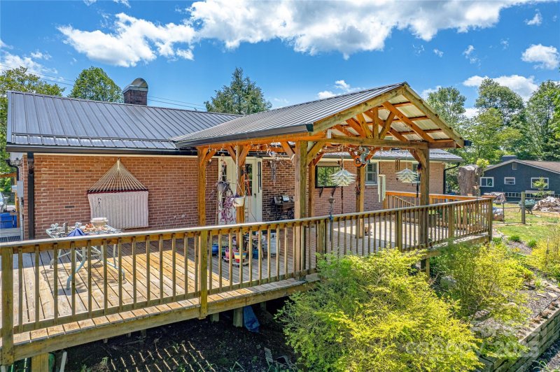 Property image 4 of 75 Hawthorne Drive in Pisgah Heights, Brevard, NC 28712