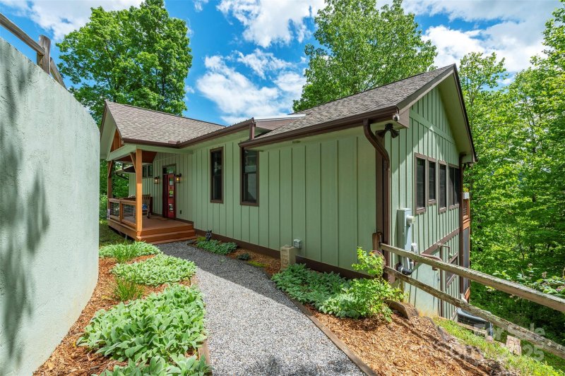 Property image 2 at 201 Ruffed Grouse Lane, Waynesville, NC 28786