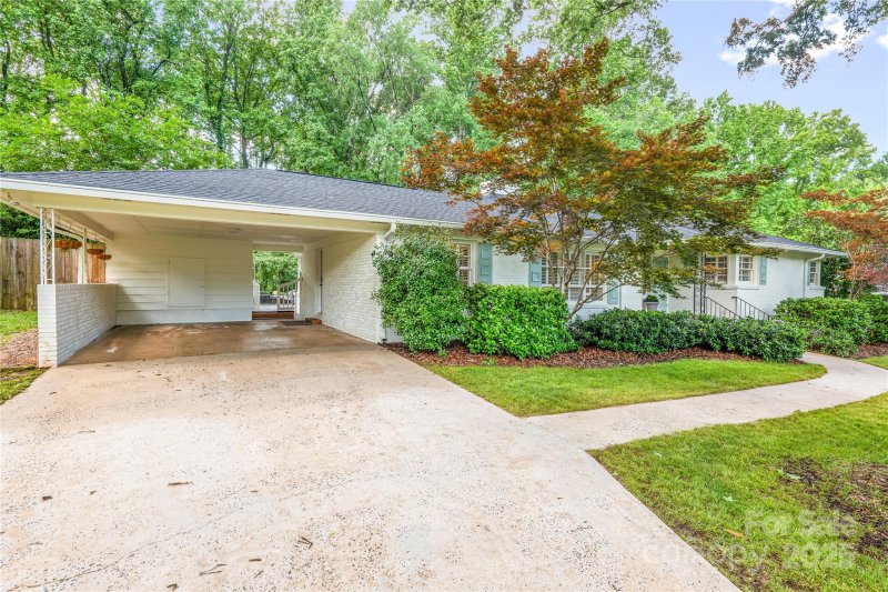 Property image 3 at 5162 Lincrest Place, Charlotte, NC 28211