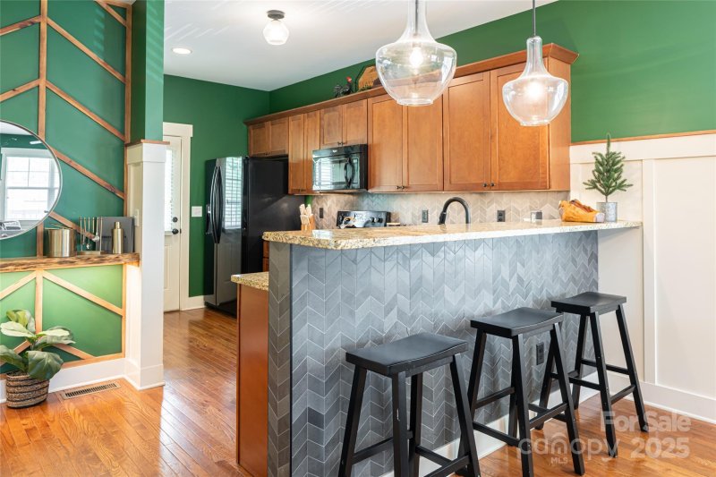 Property image 4 of 31 Byrdcliffe Lane in Byrdcliffe, Asheville, NC 28805