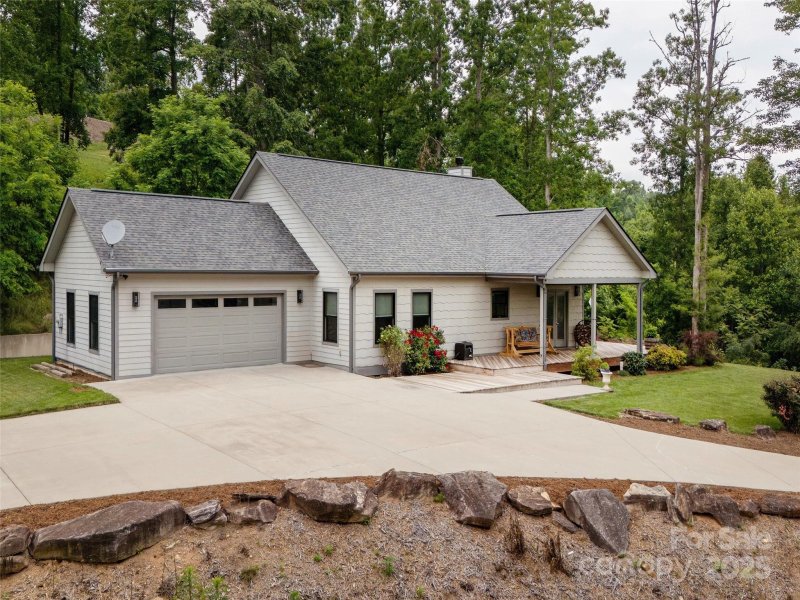 Property image 2 at 645 Silverglen Way, Hendersonville, NC 28792