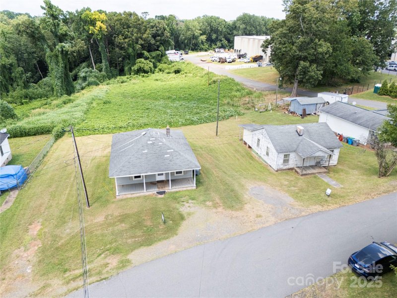 Riverside Drive, Belmont Community