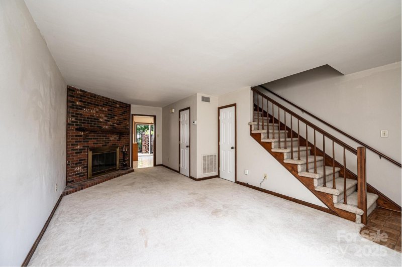 Property image 3 of 1330 5th Street in Tara Woods, Hickory, NC 28601