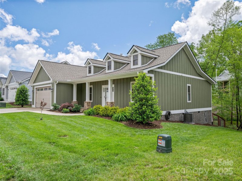 Property image 3 at 127 Olde Oak Way, Hendersonville, NC 28792