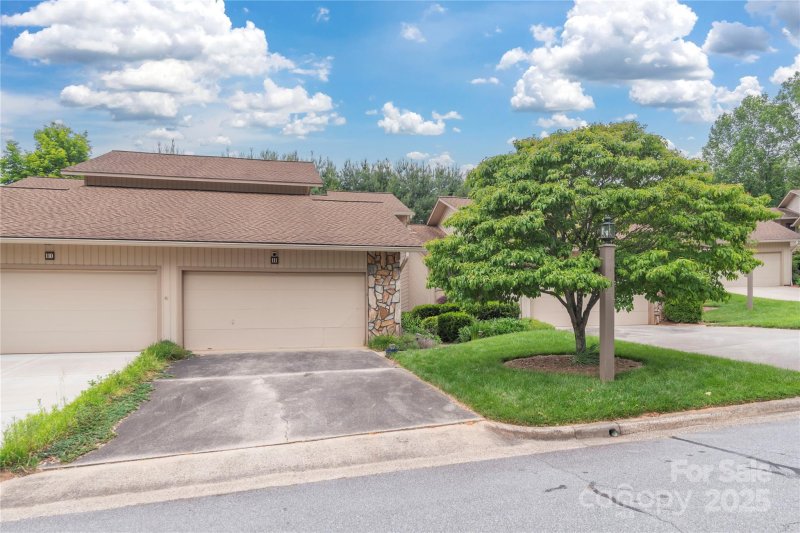 Property image 2 of 111 Clubwood Court in Deerwood, Asheville, NC 28803