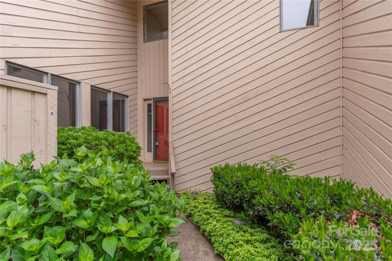 Property image 3 of 111 Clubwood Court in Deerwood, Asheville, NC 28803