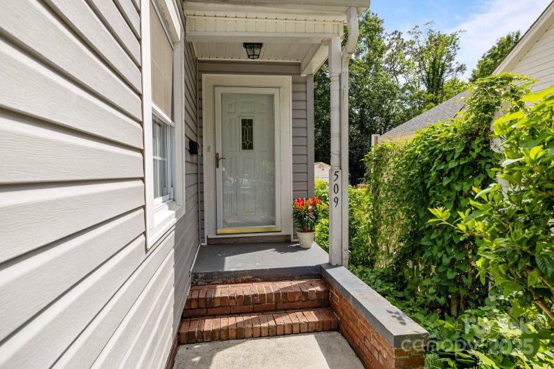 Property image 4 at 509 W Sixth Avenue, Gastonia, NC 28052