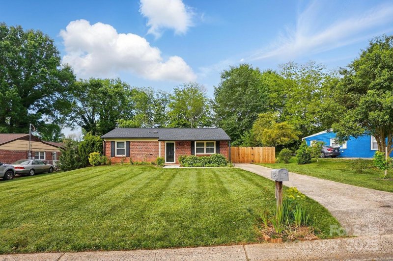 Property image 4 at 529 Dedmon Drive, Charlotte, NC 28216