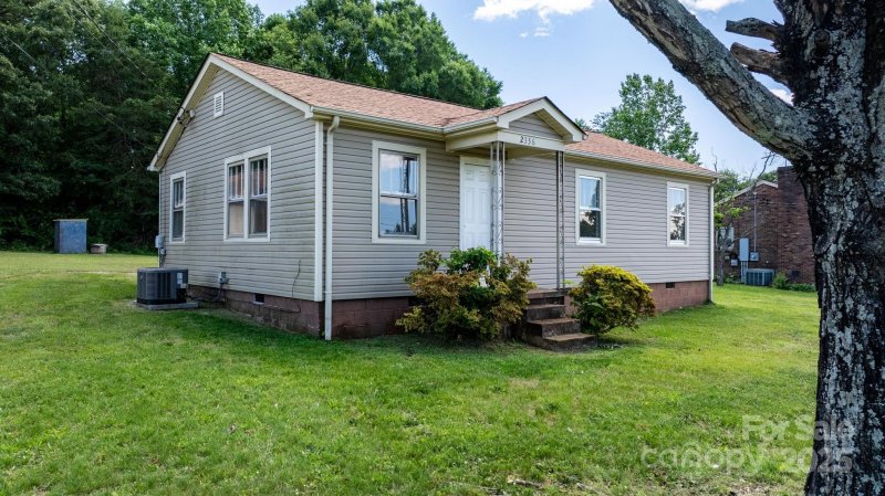 Property image 2 at 2336 32nd Street, Hickory, NC 28601