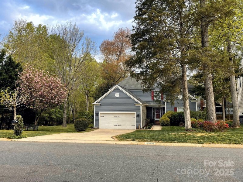 Cedarfield, Huntersville Community