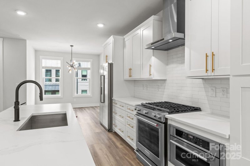 Property image 2 of 4011 Tundra Road in Tremont Station, Charlotte, NC 28203