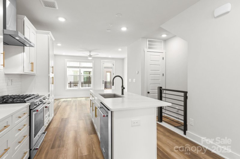 Property image 3 of 4011 Tundra Road in Tremont Station, Charlotte, NC 28203