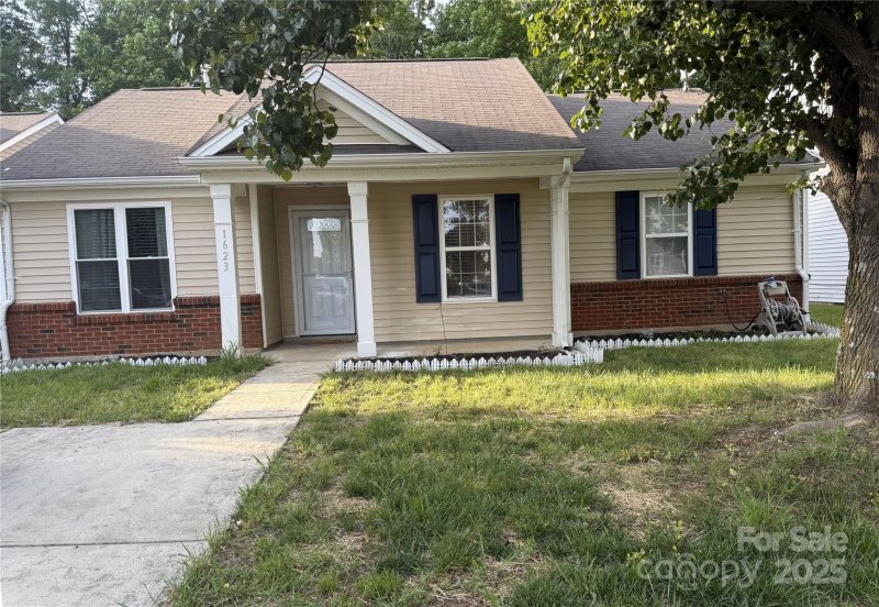 Pinebrook, Charlotte Community