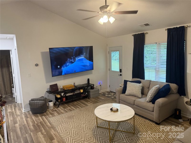 Property image 2 of 1623 Flagler Lane in Pinebrook, Charlotte, NC 28216