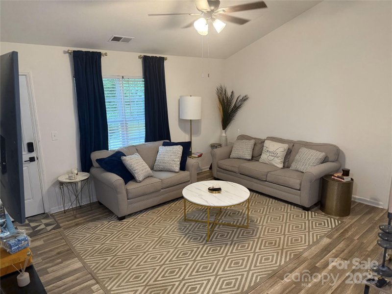 Property image 3 of 1623 Flagler Lane in Pinebrook, Charlotte, NC 28216