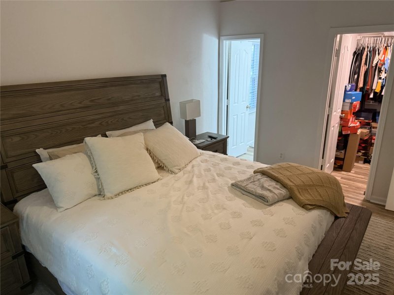 Property image 5 of 1623 Flagler Lane in Pinebrook, Charlotte, NC 28216