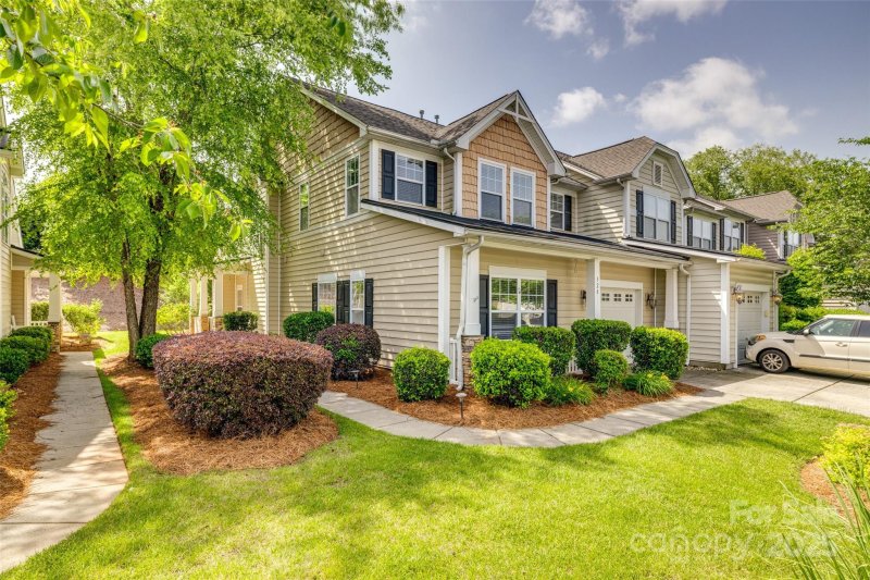 328 Rose Garden Court