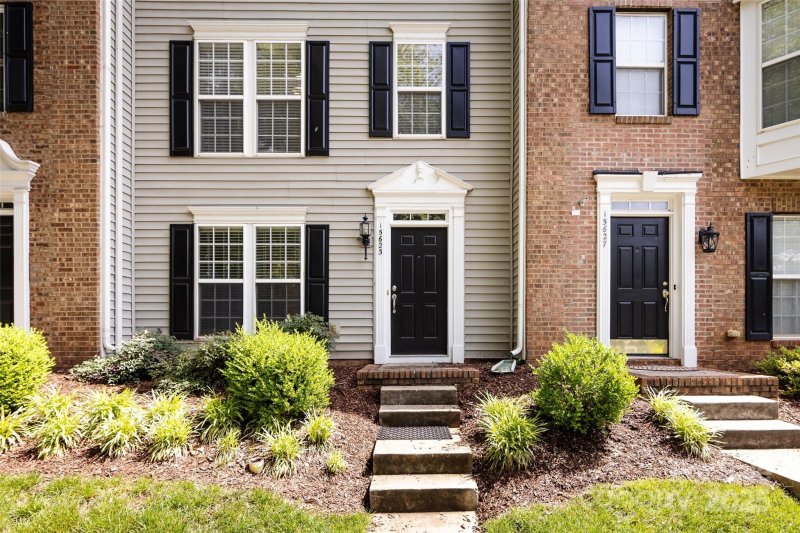 Property image 2 at 15623 Sir Charles Place, Charlotte, NC 28277