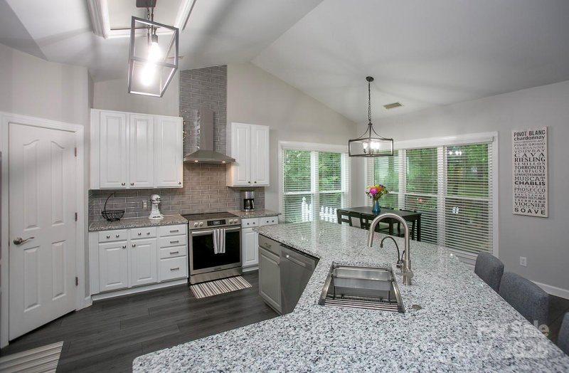 Property image 4 of 6009 Swanston Drive in Highland Creek, Charlotte, NC 28269