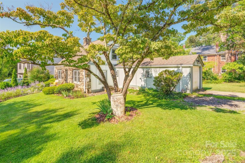 Property image 3 at 6 Craggy Circle, Asheville, NC 28803